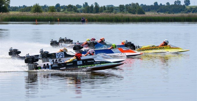 Treningi Motorowodne na Jeziorze Miejskim