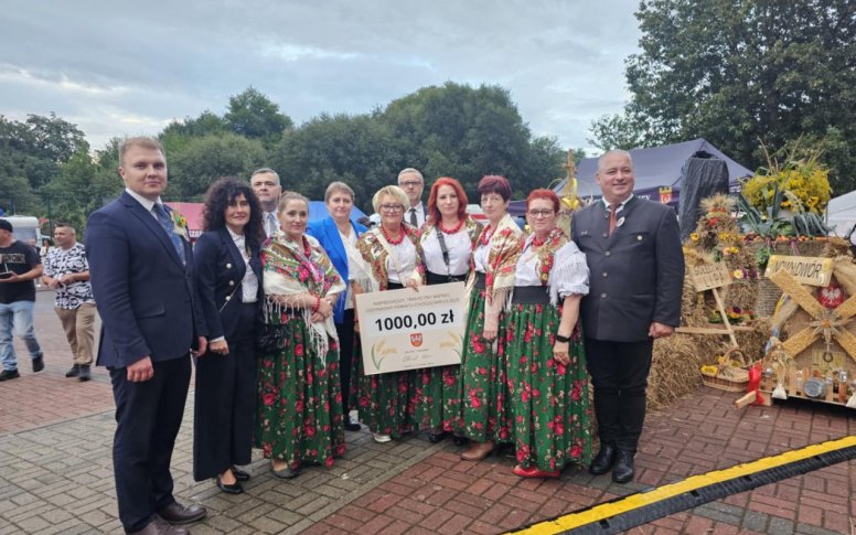 Najpiękniejszy, tradycyjny wieniec dożynkowy